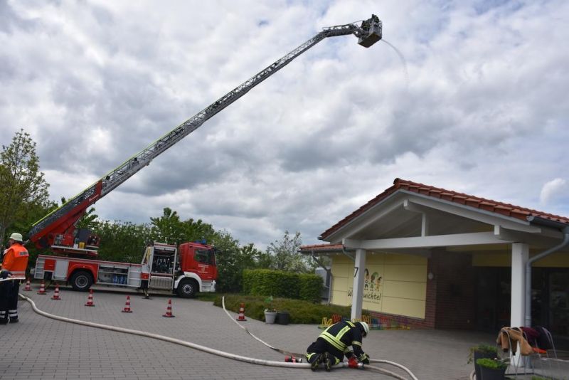 Feuer groß, Menschenleben in Gefahr (F3Y)