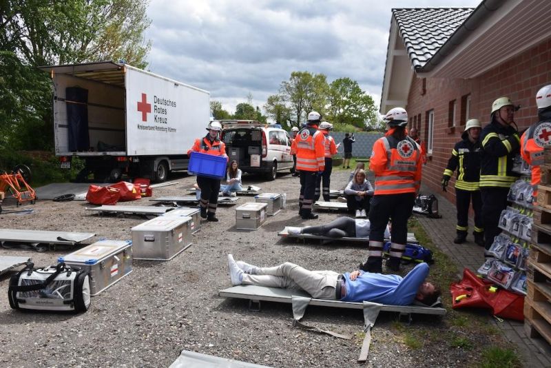 Feuer groß, Menschenleben in Gefahr (F3Y)