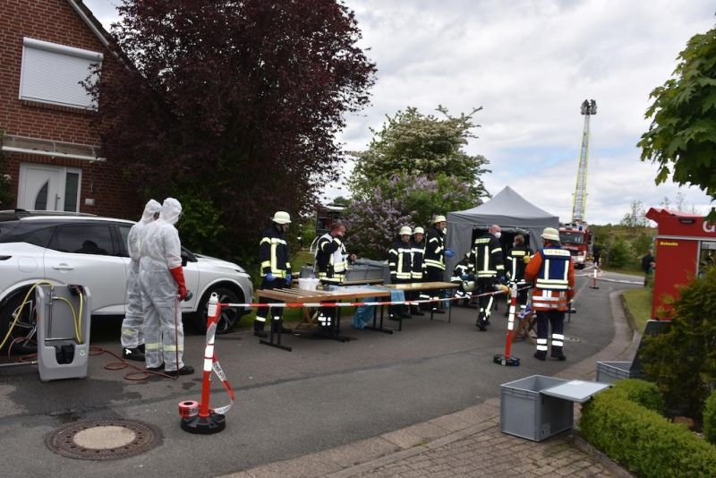 Feuer groß, Menschenleben in Gefahr (F3Y)