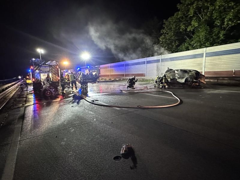 Kraftfahrzeugbrand klein, Menschenleben in Gefahr (FK1#Y)